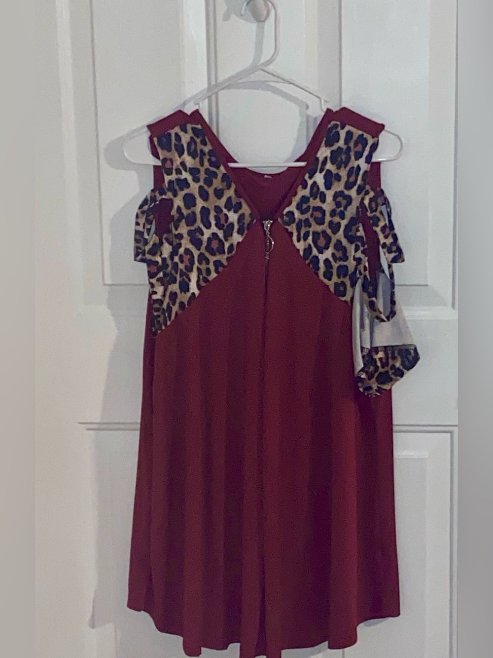Chic Red tank top with Leopard Print Details